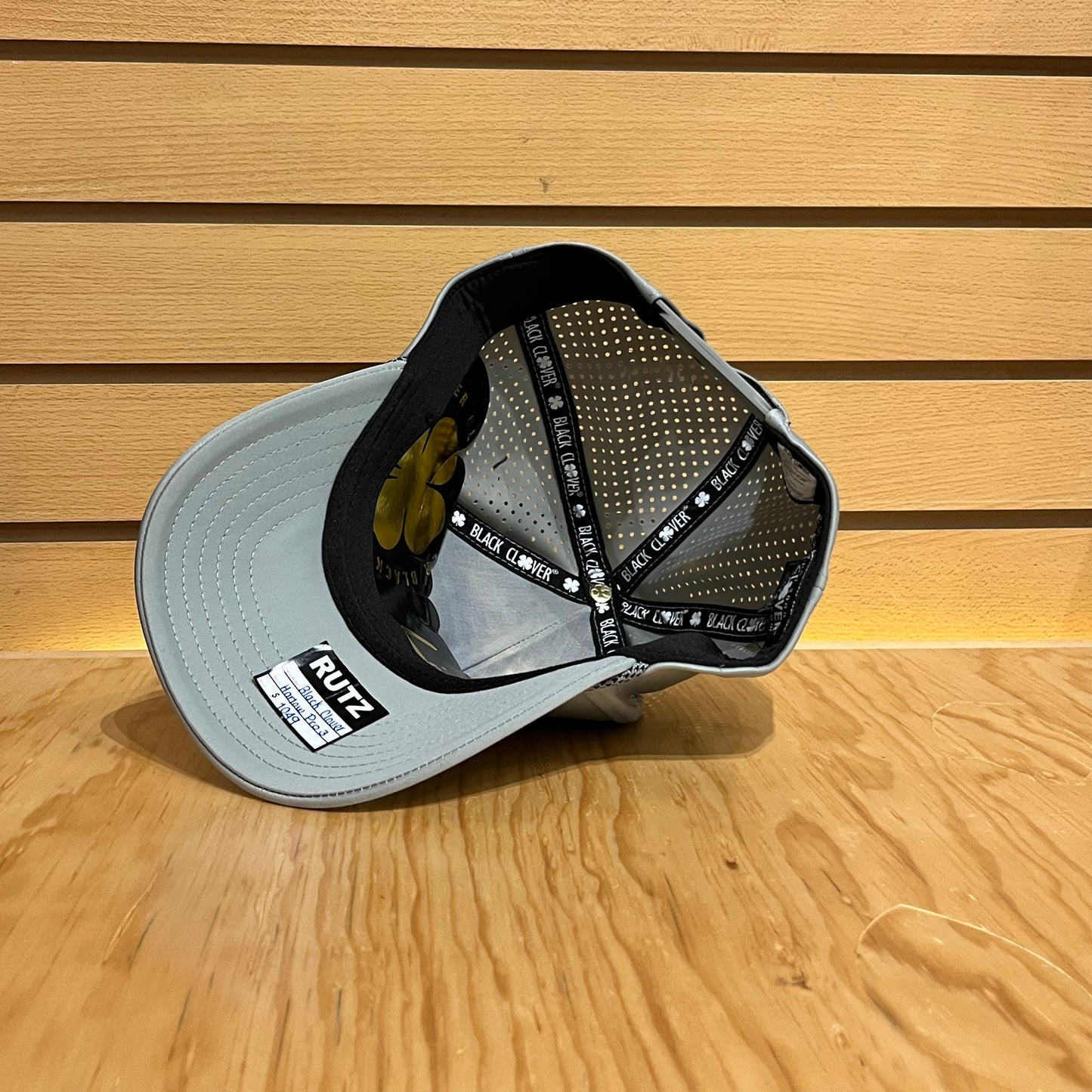 Gorra Black Clover Harlow pro 3 Gris Ajustable