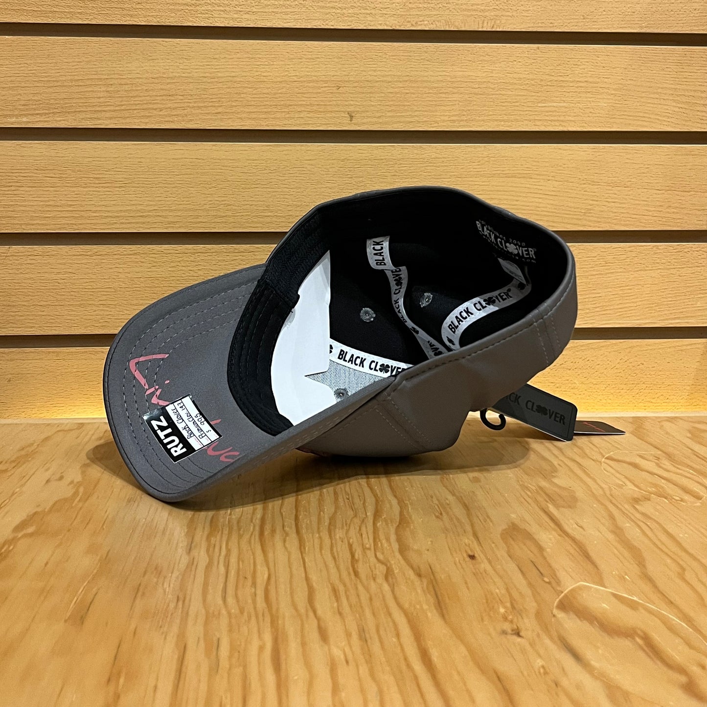 Gorra Black Clover Premium 147 Gris Rosa
