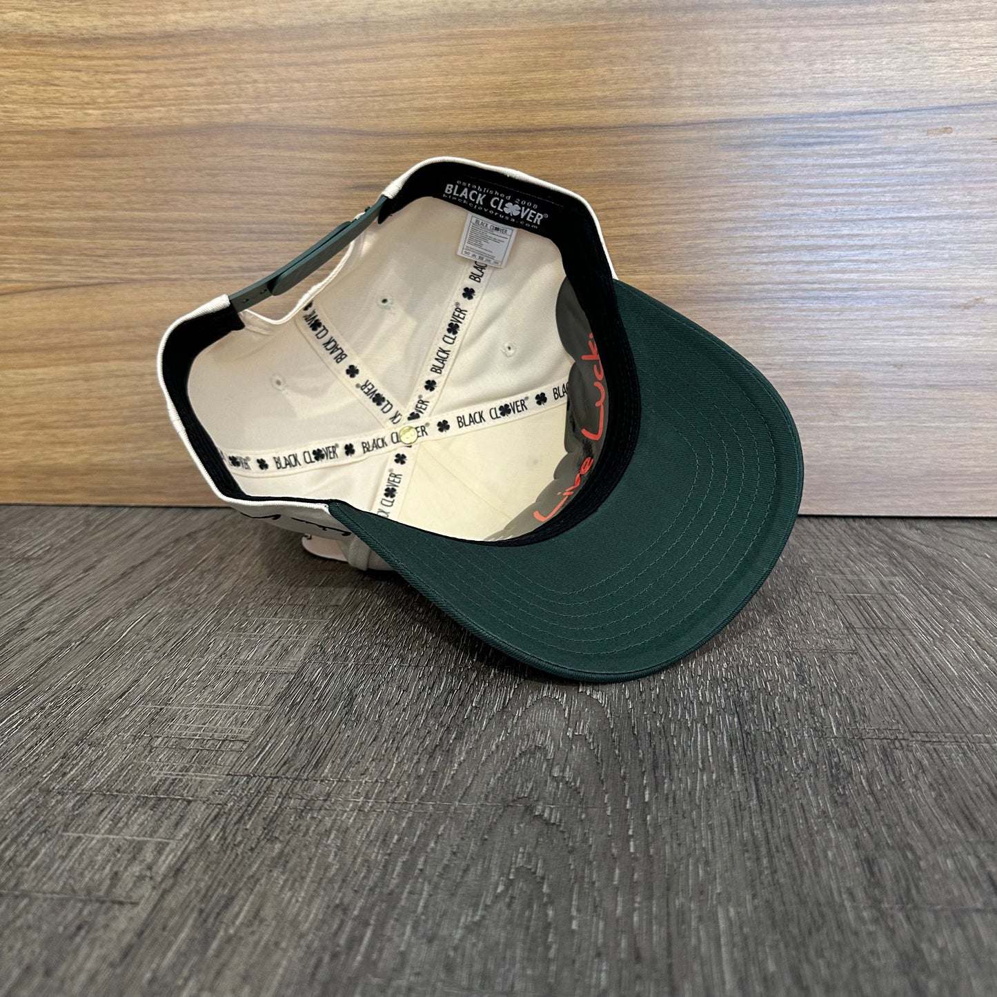 Gorra Black Clover Timeless 3 Beige Verde Ajustable