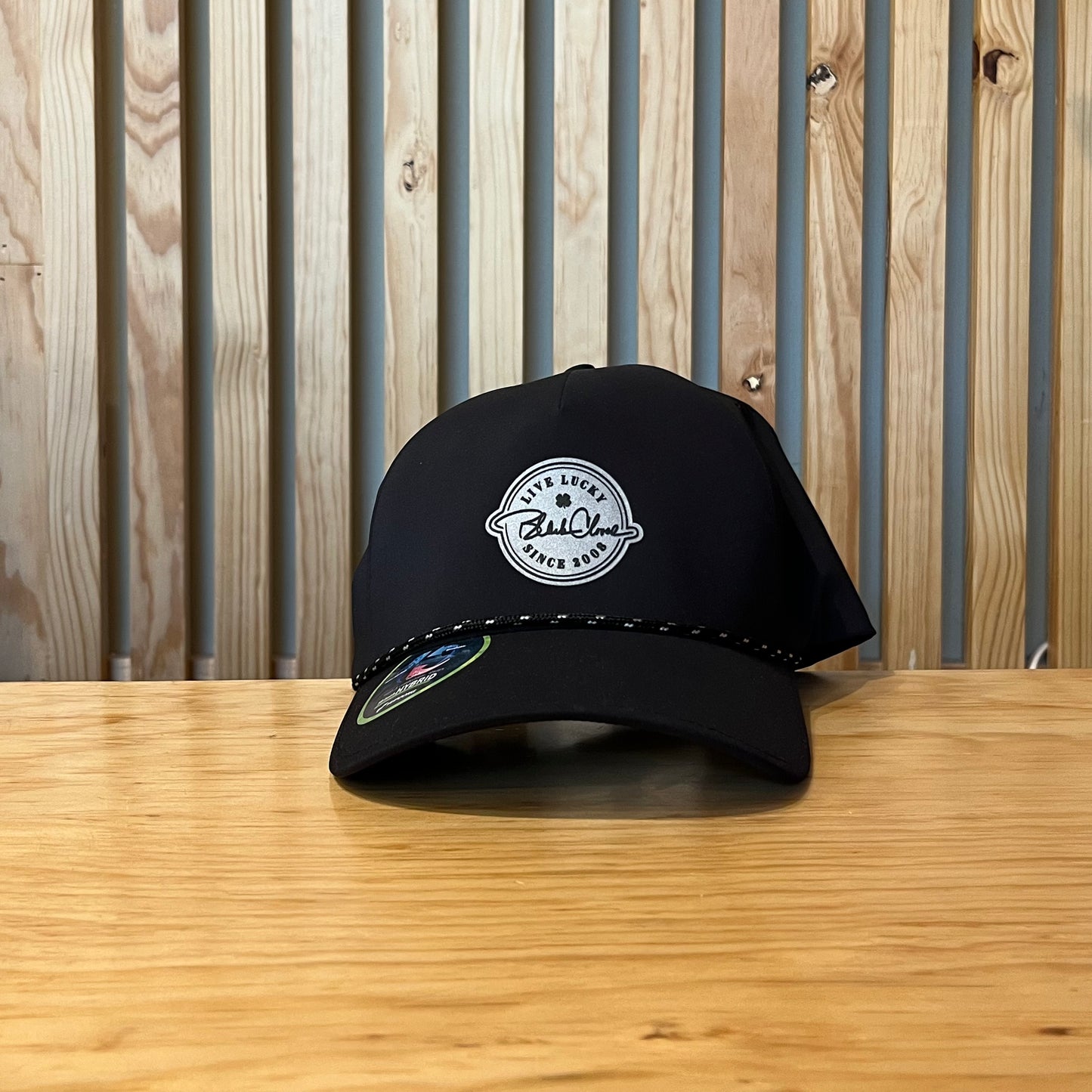 Gorra Black Clover Hybrid Luck 2 Negro Signature SnapBack Ajustable