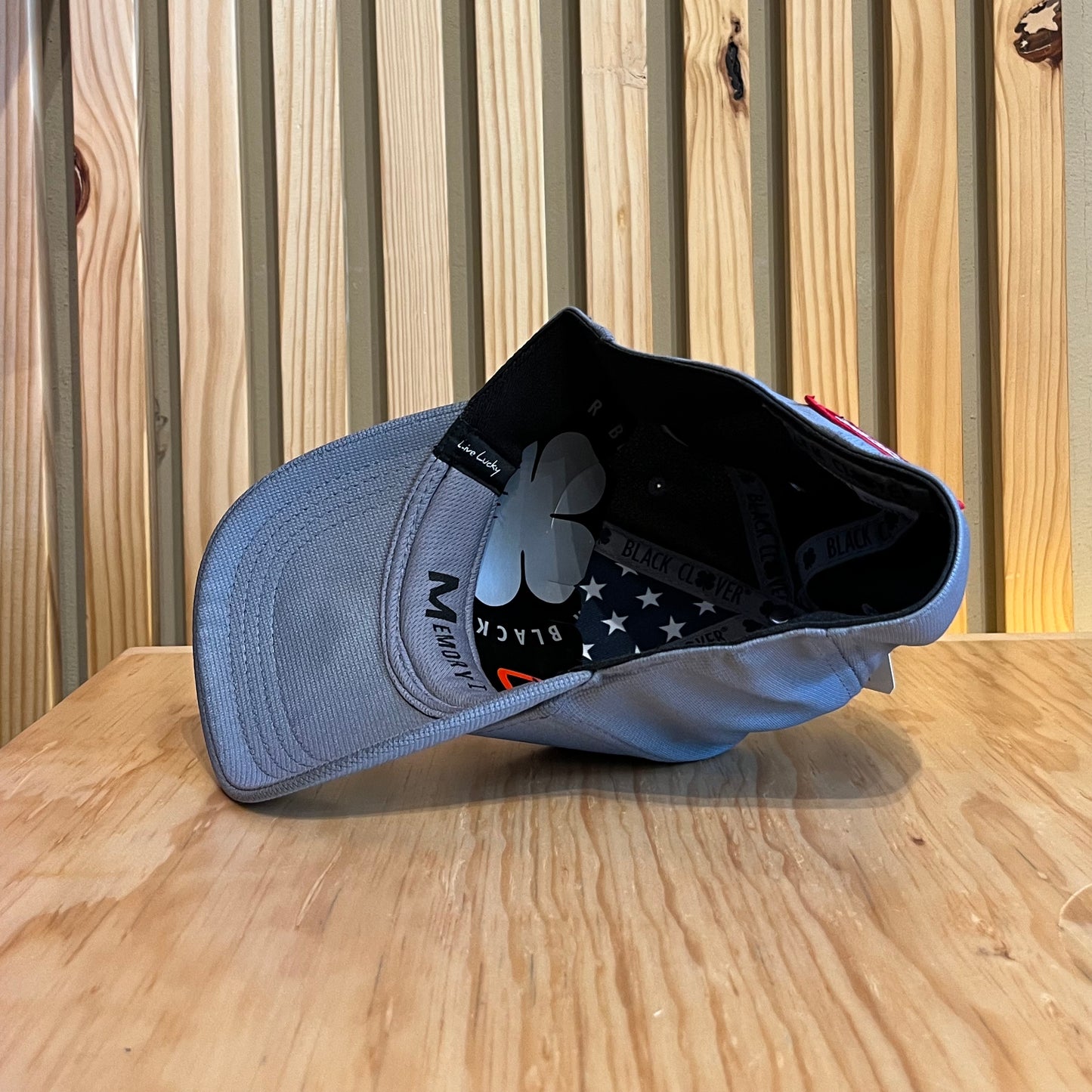 Gorra Black Clover Plate Pride Gris Ajustable Unitalla Joven Niño