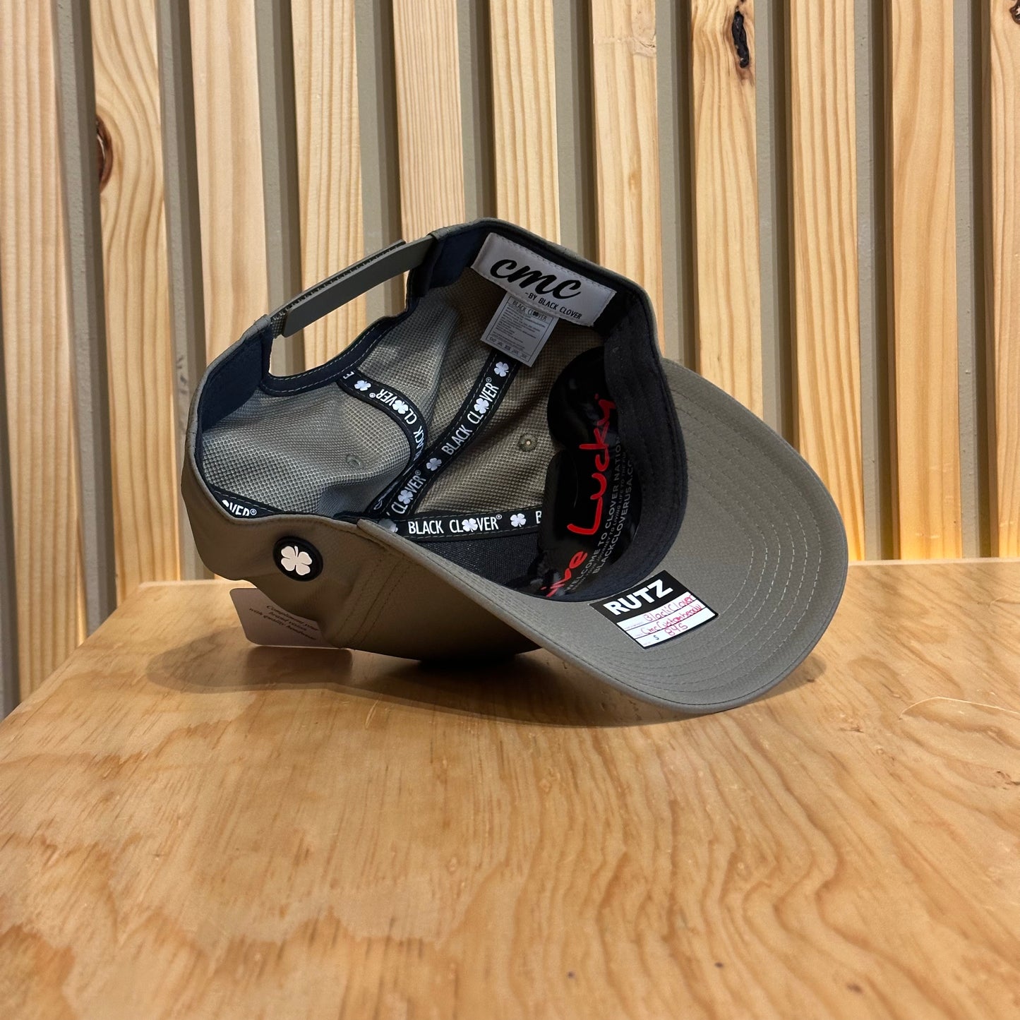 Gorra Black Clover White Label CMC Olivo Ajustable