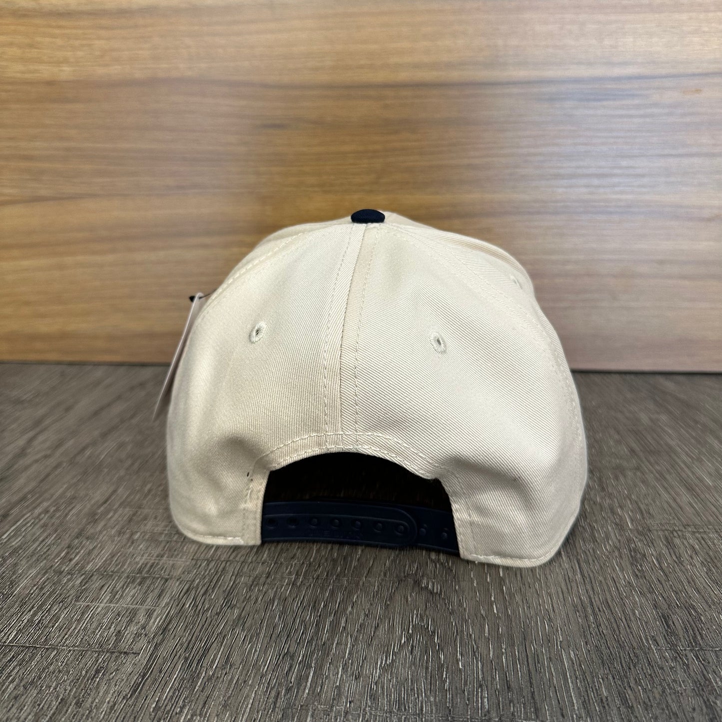 Gorra Black Clover Timeless 2 Beige Navy Ajustable