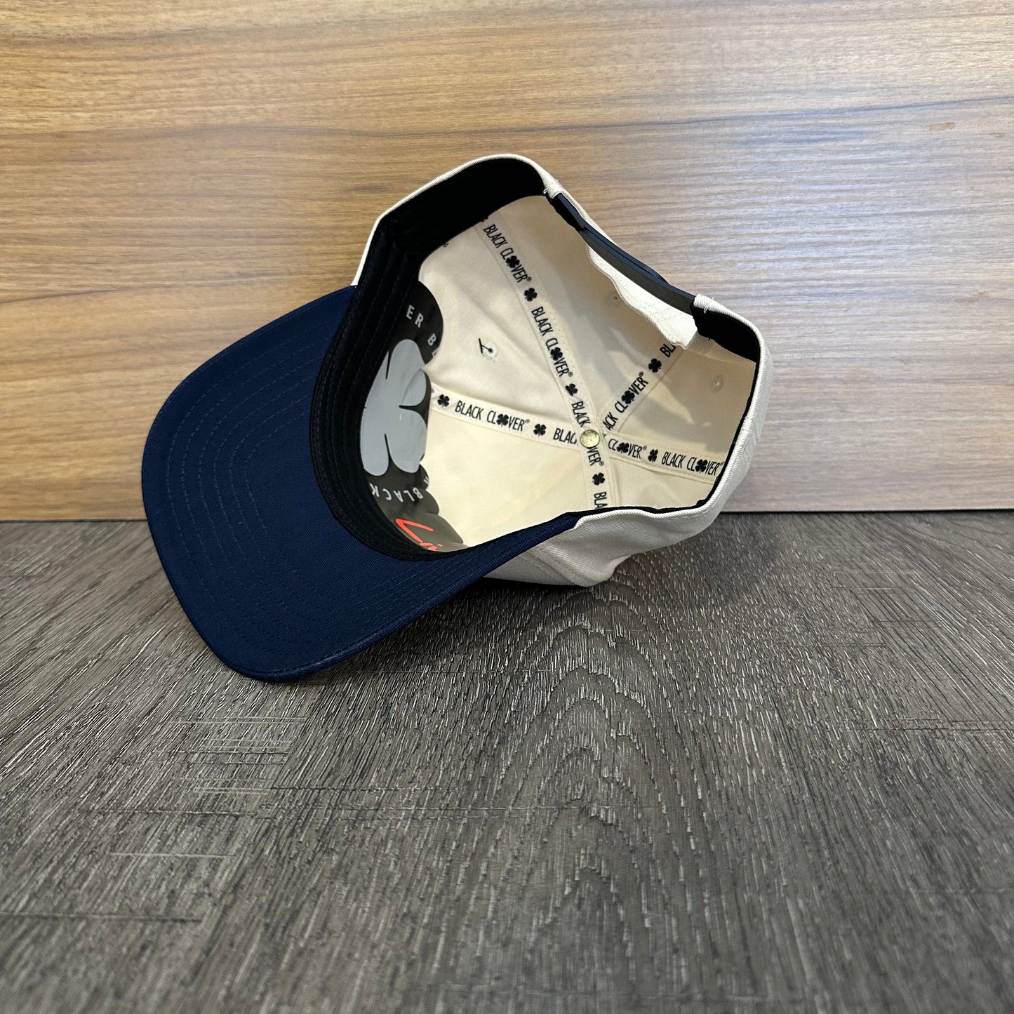 Gorra Black Clover Timeless 2 Beige Navy Ajustable